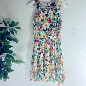 Spring dress. Size S. multicolour.
